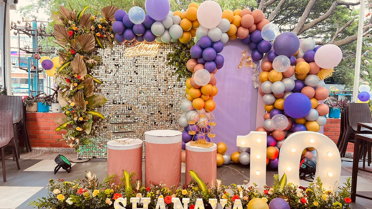 Grand Decor